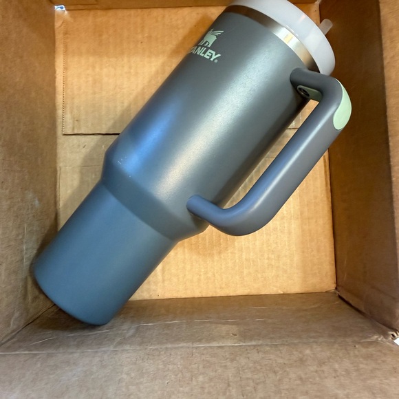 Stanley Gray Quencher Flowstate 40oz Tumbler - Picture 3 of 15